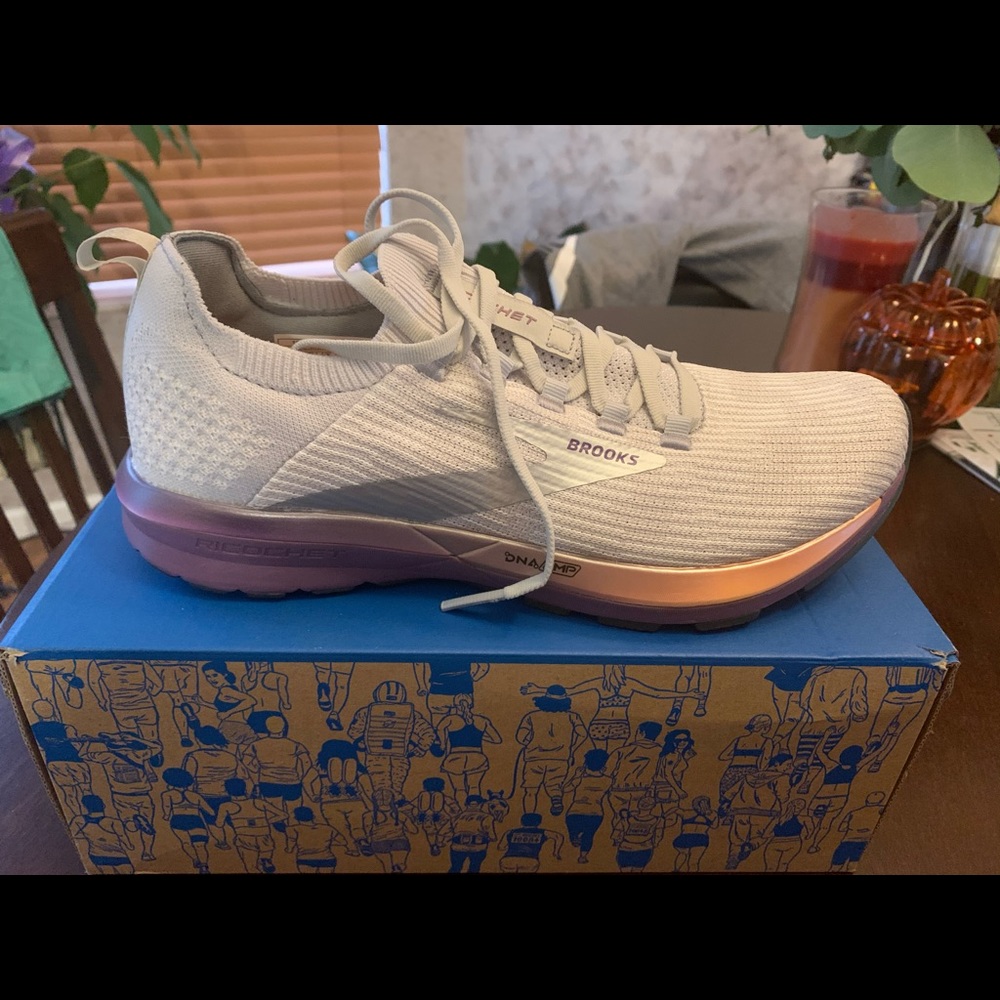 BRAND NEW Brooks women’s tennis shoes NIB
